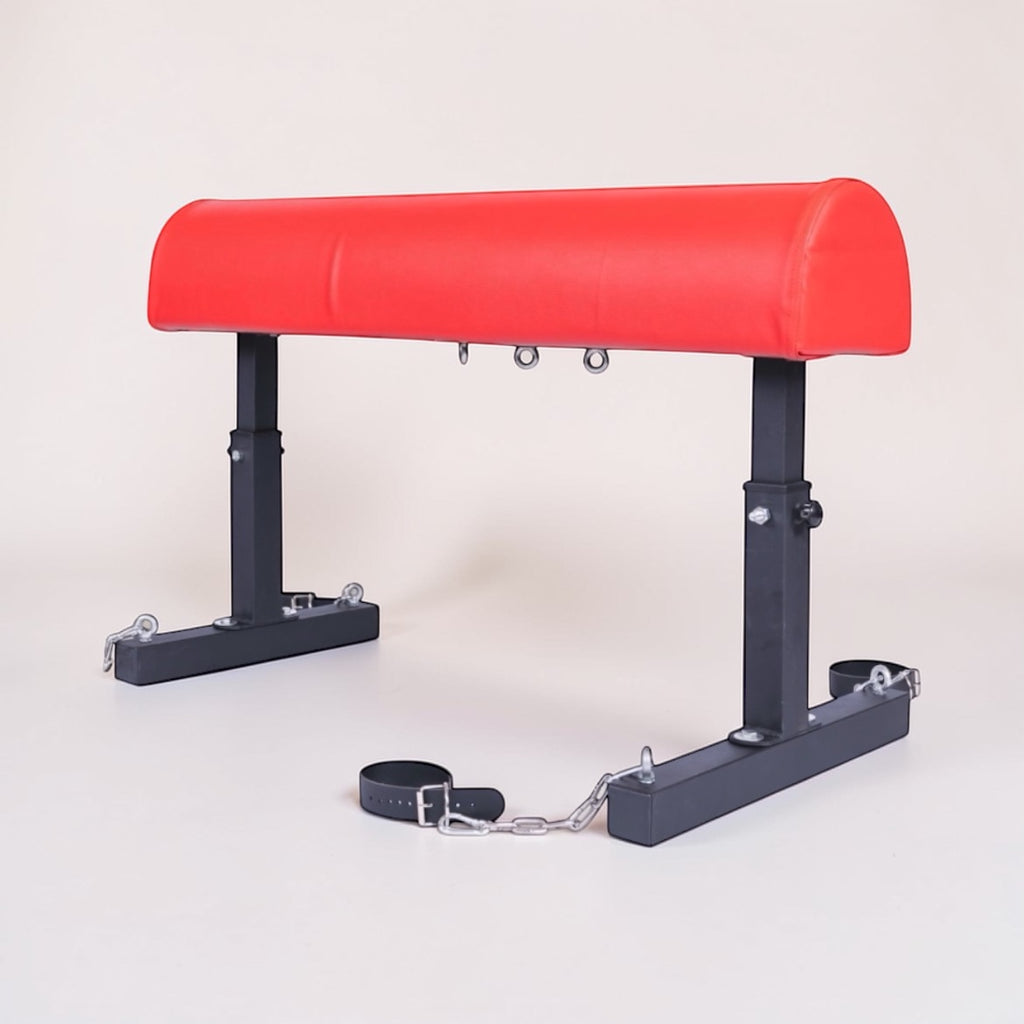 BDSM Bondage Bench met Enkelboei – Rode Spankbank van Staal & PU Leder