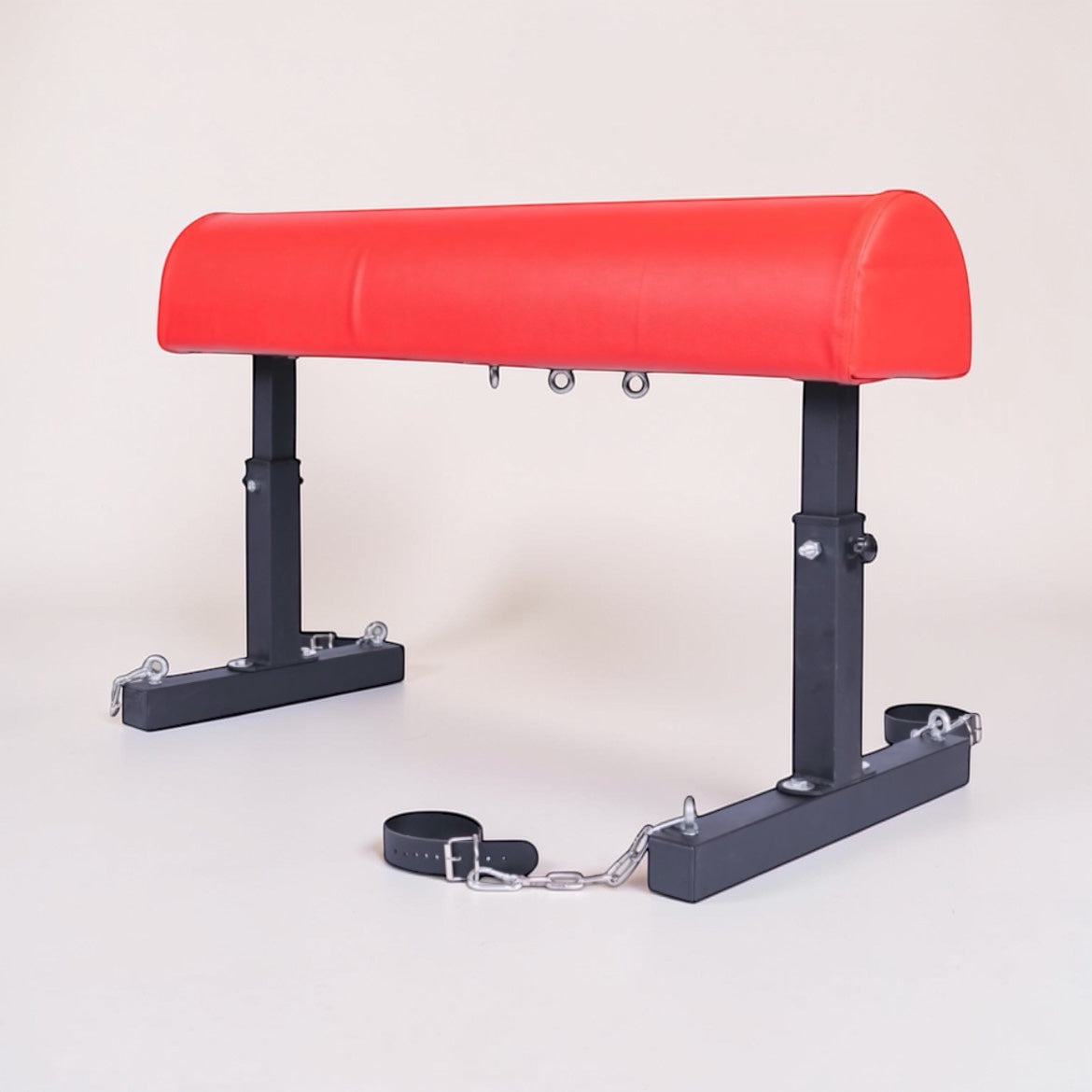 BDSM Bondage Bench met Enkelboei – Rode Spankbank van Staal & PU Leder